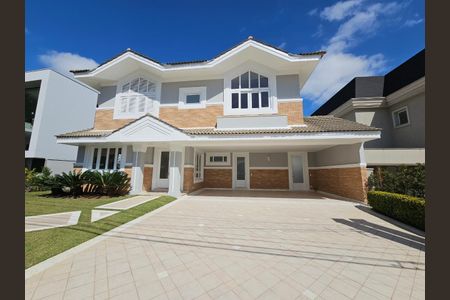 Casa de condomínio à venda com 470m², 5 quartos e 4 vagas Casa de condomínio à venda com 470m², 5 quartos e 4 vagasFoto 01