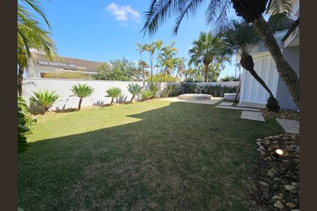 Casa de condomínio à venda com 470m², 5 quartos e 4 vagas Casa de condomínio à venda com 470m², 5 quartos e 4 vagasFoto 03