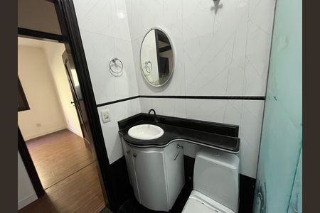 Casa à venda com 250m², 5 quartos e 2 vagas Casa à venda com 250m², 5 quartos e 2 vagasBanheiro