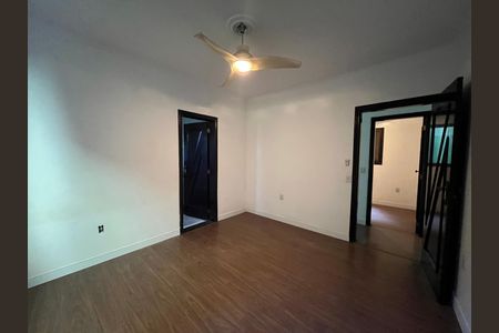 Casa à venda com 250m², 5 quartos e 2 vagas Casa à venda com 250m², 5 quartos e 2 vagasQuarto 2