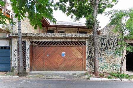 Casa para alugar com 250m², 5 quartos e 2 vagasFachada + plaquinha