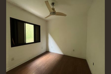 Casa à venda com 250m², 5 quartos e 2 vagas Casa à venda com 250m², 5 quartos e 2 vagasQuarto 4