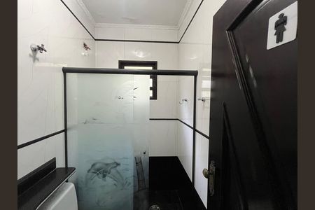 Casa à venda com 250m², 5 quartos e 2 vagas Casa à venda com 250m², 5 quartos e 2 vagasBanheiro