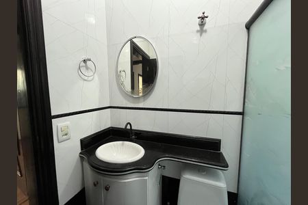 Casa à venda com 250m², 5 quartos e 2 vagas Casa à venda com 250m², 5 quartos e 2 vagasBanheiro