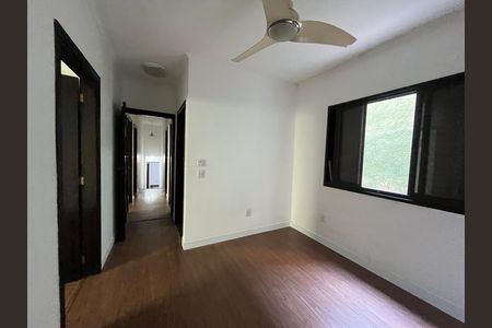 Casa à venda com 250m², 5 quartos e 2 vagas Casa à venda com 250m², 5 quartos e 2 vagasQuarto 4