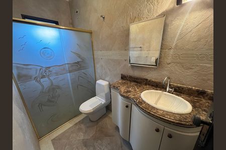Casa à venda com 250m², 5 quartos e 2 vagas Casa à venda com 250m², 5 quartos e 2 vagasBanheiro