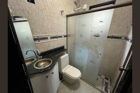 Casa à venda com 250m², 5 quartos e 2 vagas Casa à venda com 250m², 5 quartos e 2 vagasBanheiro