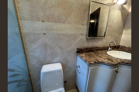 Casa à venda com 250m², 5 quartos e 2 vagas Casa à venda com 250m², 5 quartos e 2 vagasBanheiro