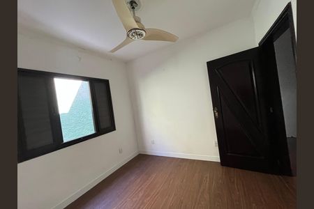 Casa à venda com 250m², 5 quartos e 2 vagas Casa à venda com 250m², 5 quartos e 2 vagasQuarto 3