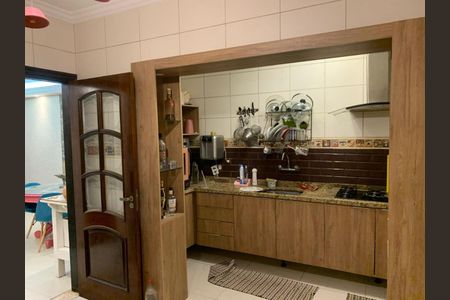 Casa à venda com 155m², 4 quartos e 2 vagas Casa à venda com 155m², 4 quartos e 2 vagasFoto 03