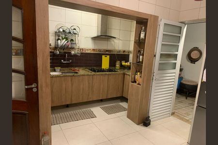 Casa à venda com 155m², 4 quartos e 2 vagas Casa à venda com 155m², 4 quartos e 2 vagasFoto 02