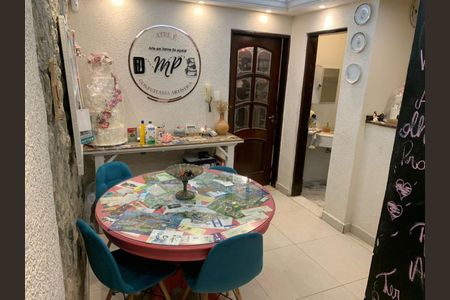 Casa à venda com 155m², 4 quartos e 2 vagas Casa à venda com 155m², 4 quartos e 2 vagasFoto 06