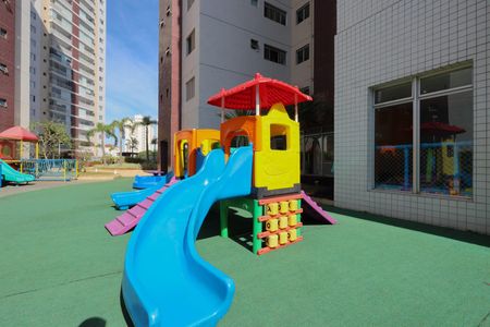 Apartamento à venda com 96m², 3 quartos e 2 vagas Apartamento à venda com 96m², 3 quartos e 2 vagasÁrea comum - Playground