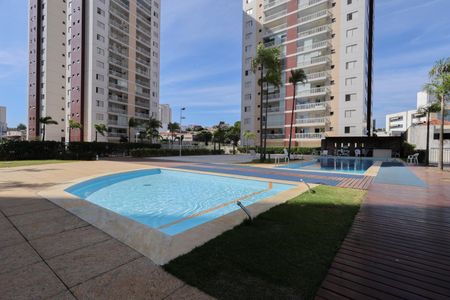 Apartamento à venda com 96m², 3 quartos e 2 vagas Apartamento à venda com 96m², 3 quartos e 2 vagasÁrea comum - Piscina