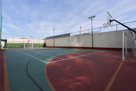 Apartamento à venda com 96m², 3 quartos e 2 vagas Apartamento à venda com 96m², 3 quartos e 2 vagasÁrea comum - Quadra esportiva