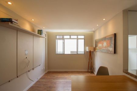 Apartamento para alugar com 70m², 2 quartos e 2 vagasSala