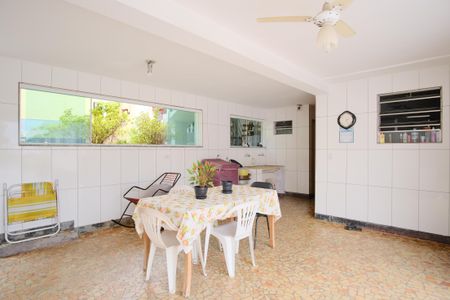 Casa à venda com 351m², 6 quartos e 2 vagasÁrea de Serviço