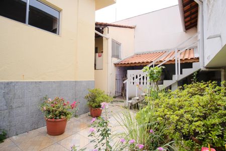 Casa à venda com 351m², 6 quartos e 2 vagasEntrada