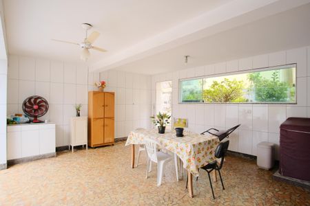 Casa à venda com 351m², 6 quartos e 2 vagasÁrea de Serviço