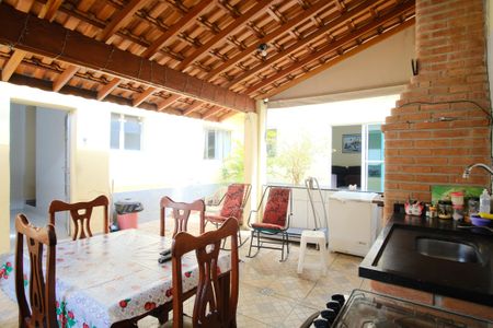 Casa à venda com 351m², 6 quartos e 2 vagasEspaço Gourmet