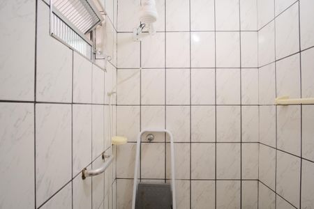 Casa à venda com 351m², 6 quartos e 2 vagasBanheiro de serviço