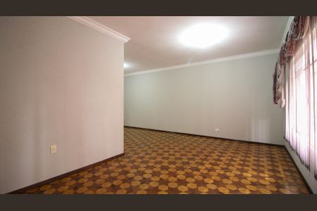 Casa para alugar com 3 quartos, 250m² em Vila Margarida, São Paulo