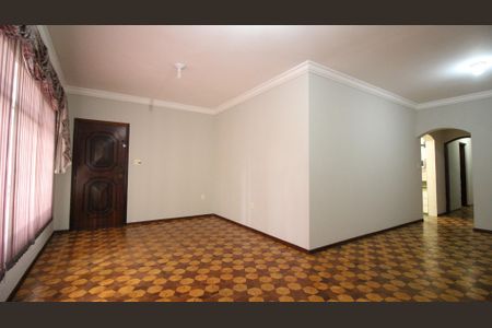Casa para alugar com 250m², 3 quartos e 3 vagas