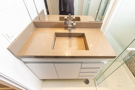 Apartamento à venda com 104m², 2 quartos e 2 vagasBanheiro 2 da Suíte 1