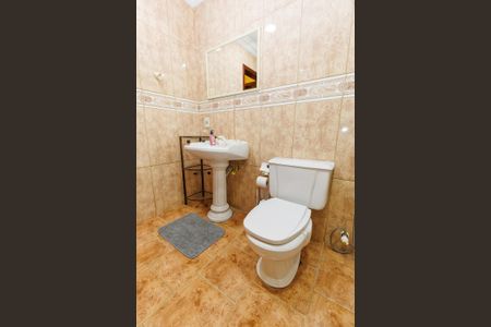 Casa de condomínio para alugar com 530m², 3 quartos e 6 vagasBanheiro Social 2