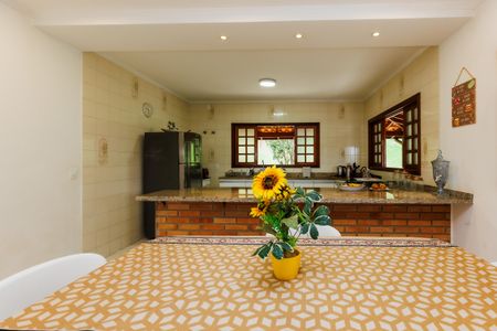 Casa de condomínio para alugar com 530m², 3 quartos e 6 vagasCopa