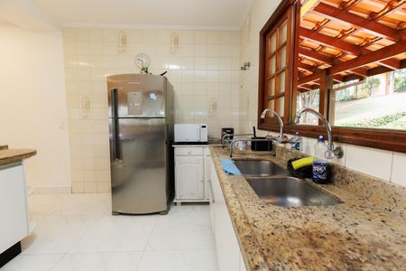 Casa de condomínio para alugar com 530m², 3 quartos e 6 vagasCozinha