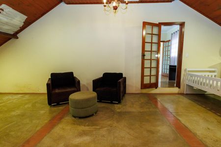 Casa de condomínio para alugar com 530m², 3 quartos e 6 vagasSótão