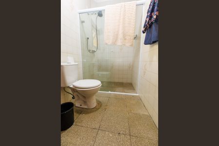 Casa de condomínio para alugar com 530m², 3 quartos e 6 vagasBanheiro de Serviço