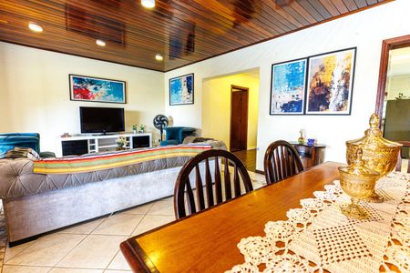 Casa de condomínio para alugar com 530m², 3 quartos e 6 vagasSala