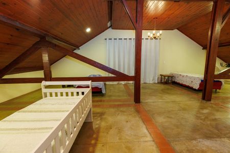 Casa de condomínio para alugar com 530m², 3 quartos e 6 vagasSótão