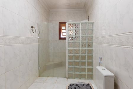 Casa de condomínio para alugar com 530m², 3 quartos e 6 vagasBanheiro Social 1