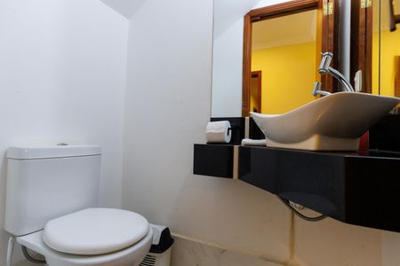 Casa de condomínio para alugar com 530m², 3 quartos e 6 vagasLavabo