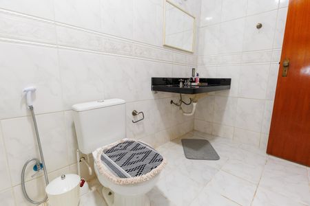 Casa de condomínio para alugar com 530m², 3 quartos e 6 vagasBanheiro Social 1