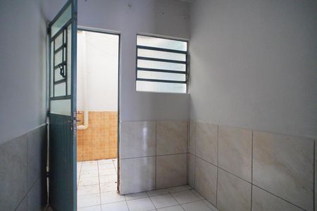 Banheiro social de apartamento para alugar com 2 quartos, 50m² em Sarandi, Porto Alegre