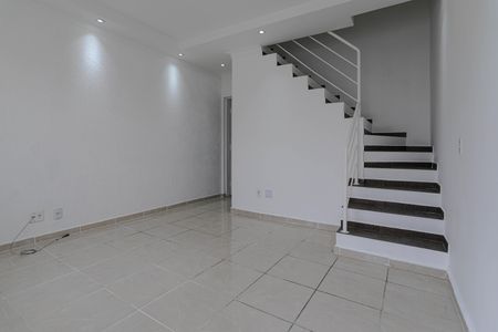 Sala de casa de condomínio para alugar com 2 quartos, 60m² em Vila Nova Aparecida, Mogi das Cruzes