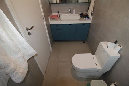 Apartamento à venda com 160m², 3 quartos e 4 vagasQuarto 2 - Banheiro