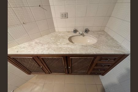 Apartamento para alugar com 161m², 3 quartos e 2 vagas Apartamento para alugar com 161m², 3 quartos e 2 vagasBanheiro da Suíte 1