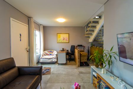 Casa de condomínio para alugar com 170m², 3 quartos e 2 vagasSala