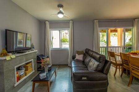 Casa de condomínio para alugar com 170m², 3 quartos e 2 vagasSala de estar