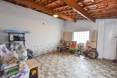 Casa à venda com 180m², 4 quartos e sem vaga Casa à venda com 180m², 4 quartos e sem vagaCasa 2 - salão