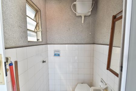 Casa à venda com 180m², 4 quartos e sem vaga Casa à venda com 180m², 4 quartos e sem vagaCasa 2 - banheiro de serviço