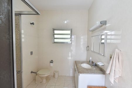 Casa à venda com 180m², 4 quartos e sem vaga Casa à venda com 180m², 4 quartos e sem vagaCasa 2 - banheiro