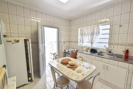 Casa à venda com 180m², 4 quartos e sem vaga Casa à venda com 180m², 4 quartos e sem vagaCasa 2 - cozinha