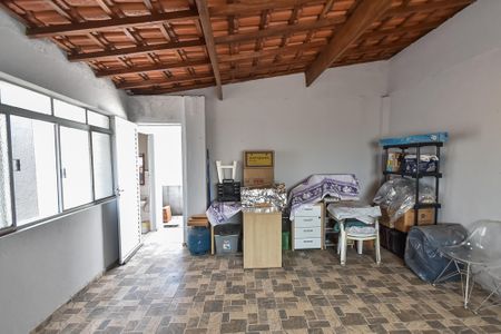 Casa à venda com 180m², 4 quartos e sem vaga Casa à venda com 180m², 4 quartos e sem vagaCasa 2 - salão