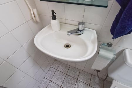 Casa à venda com 180m², 4 quartos e sem vaga Casa à venda com 180m², 4 quartos e sem vagaBanheiro da suíte